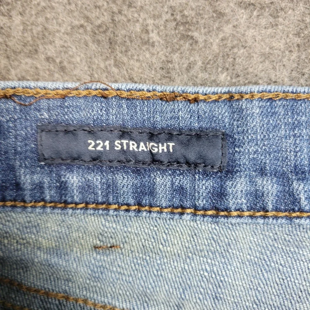 Lucky Brand Jeans Mens 34X30 Blue Denim Whiskered 221 Straight Leg Everyday